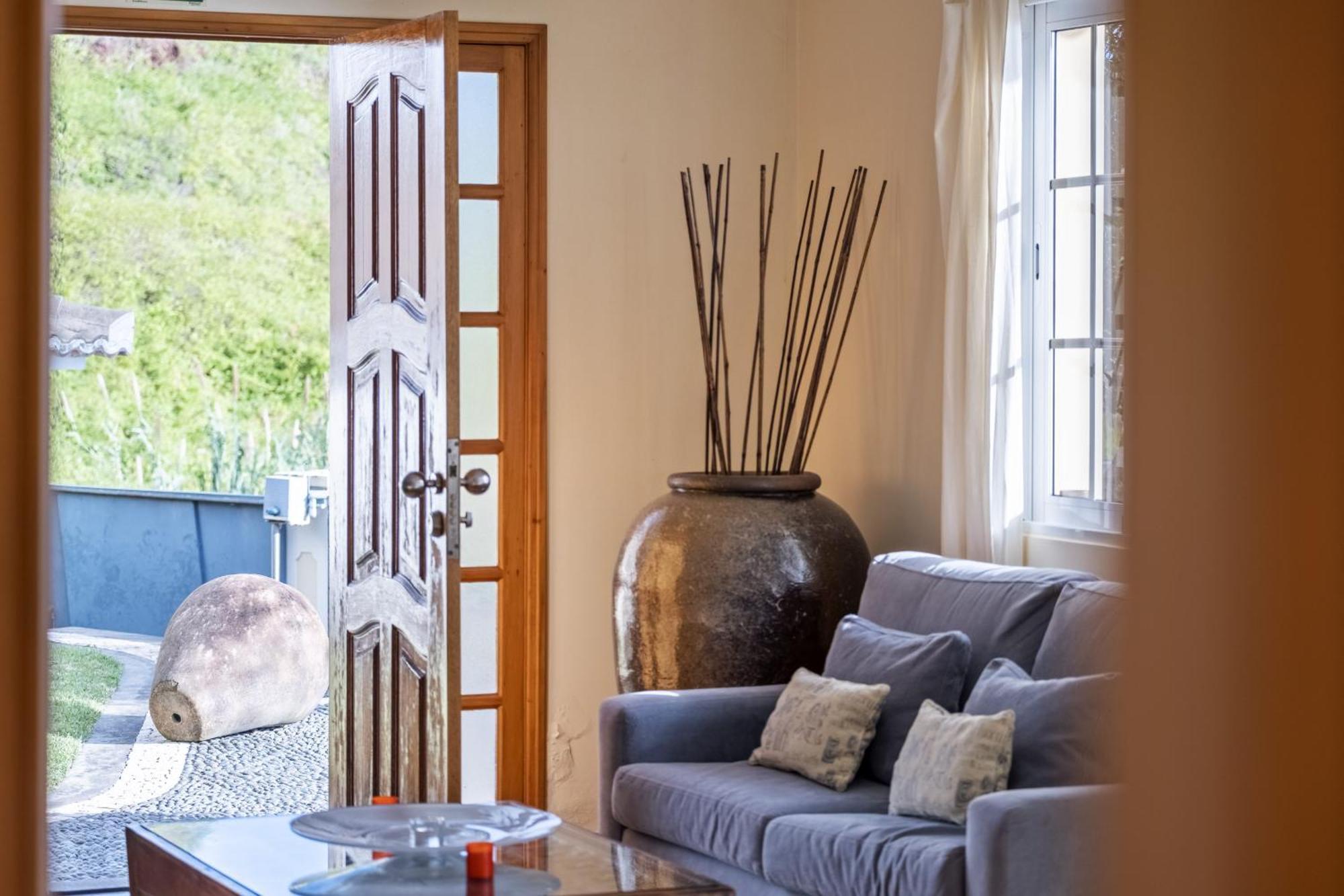 Casa Neves - By Wehost